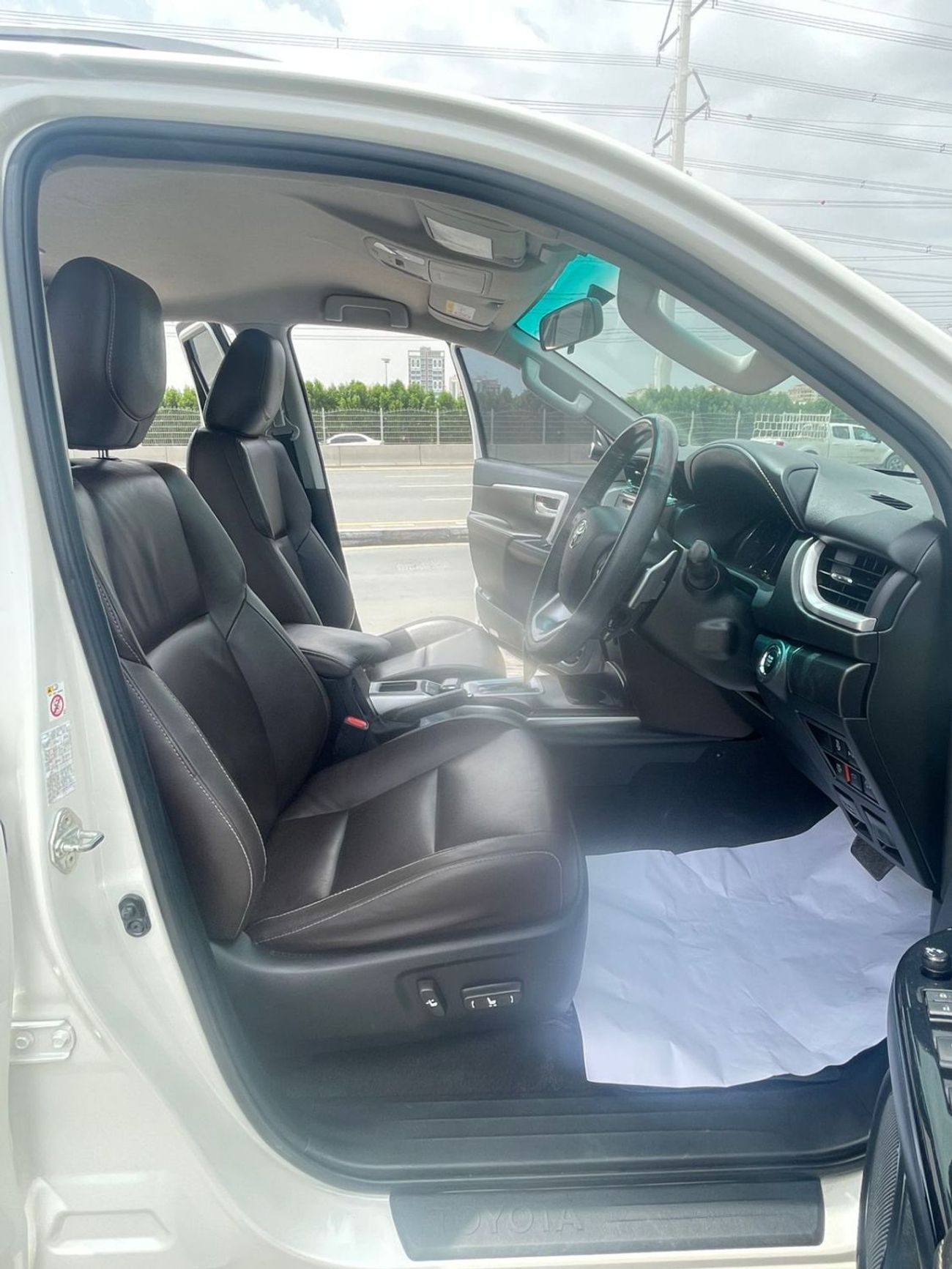 تويوتا فورتونر diesel 2.8 liter ,Right hand drive 2017 Model ,only for export available