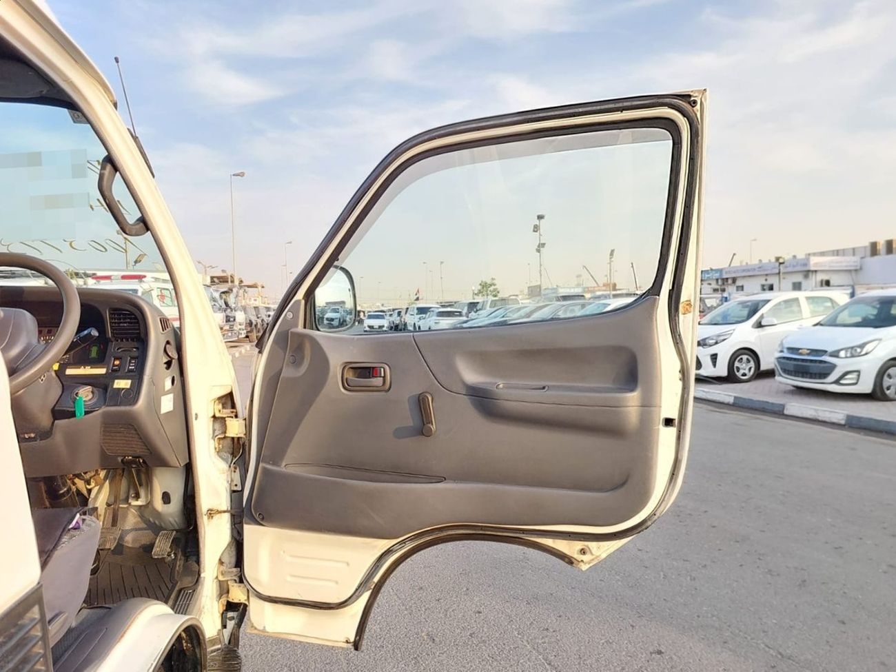 تويوتا هاياس TOYOTA HIACE COMMUTER VAN RHD 2003 MODEL 3.0 L DIESEL AUTOMATIC(PM03773)