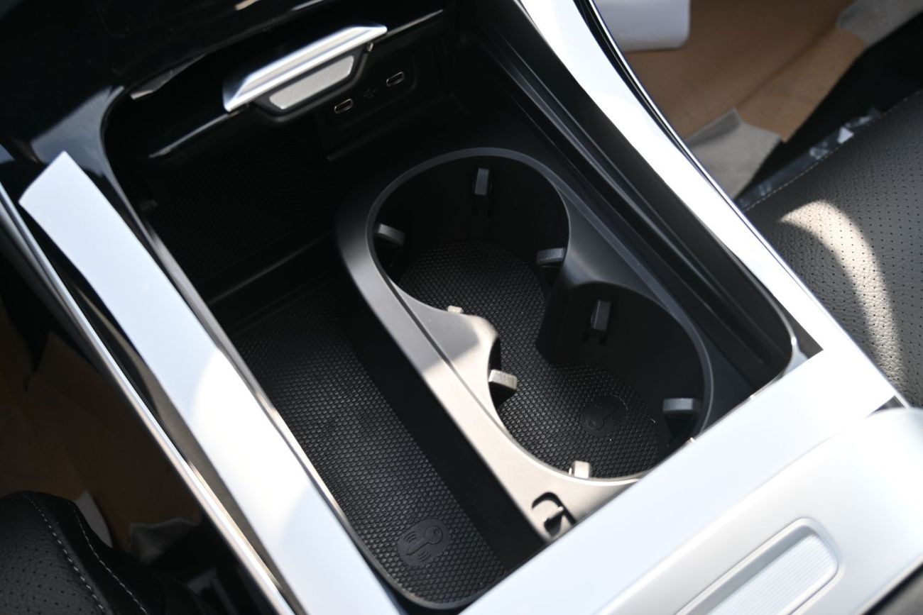 مرسيدس بنز C 200 L Mercedes-Benz C200L 1.5L , Petrol AT, Model 2025 Color White