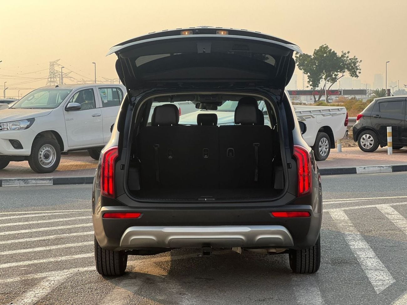 Kia Telluride LX 2020 Kia Telluride 3.8L V6 - Rear Camera & Sensor - Leather Seats With Rims -