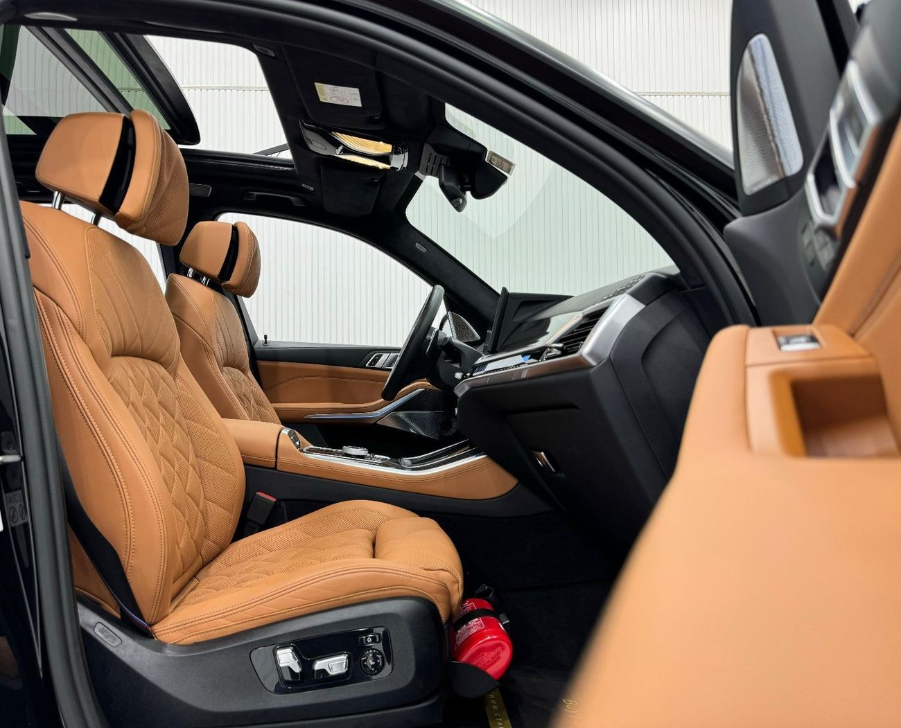 بي أم دبليو X5 M 2024 BMW X5 M60i xDrive, July 2028 BMW Warranty + Service Pack, Fully Loaded, Very Low Kms, GCC