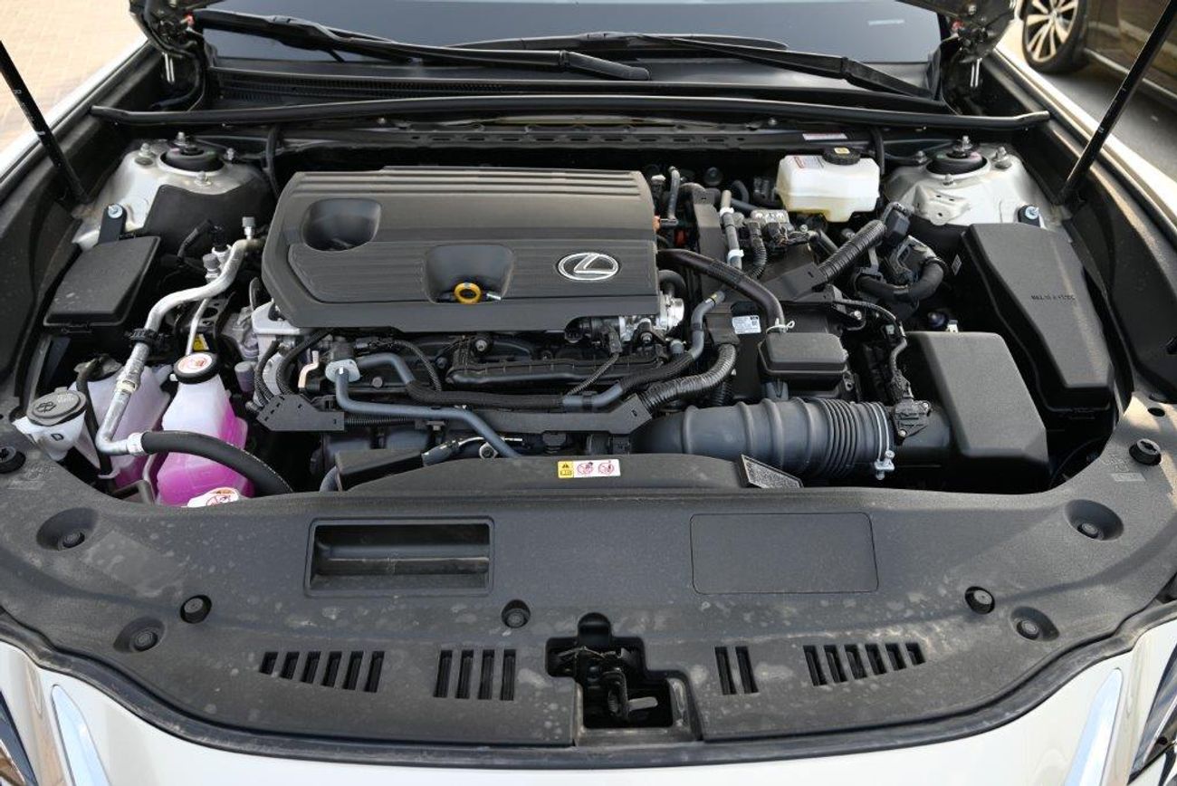 لكزس ES 300 Hybrid 2.5L 5 Seater Automatic