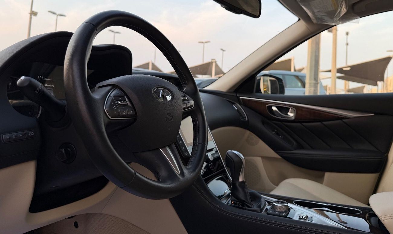 Infiniti Q50 Premium 3.7L