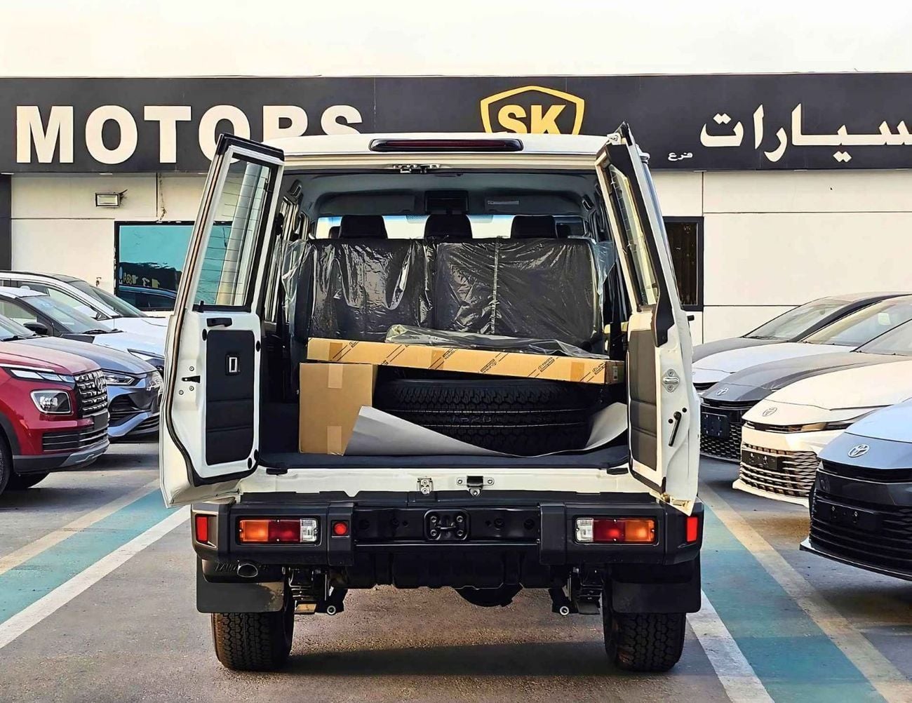 تويوتا لاند كروزر 70 LC76 / 4.0L PETROL A/T / DIFF LOCK / REFRIGETOR / FULL OPTION / CODE# LC76
