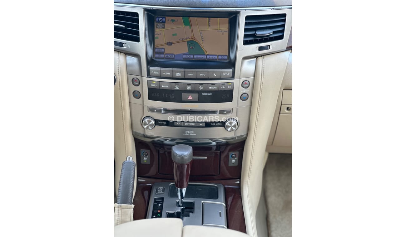 Lexus LX 570 Platinum MODEL 2014 GCC CAR PERFECT CONDITION INSIDE AND OUTSIDE FULL ORIGINAL PAINT ONE OWNER 2 key