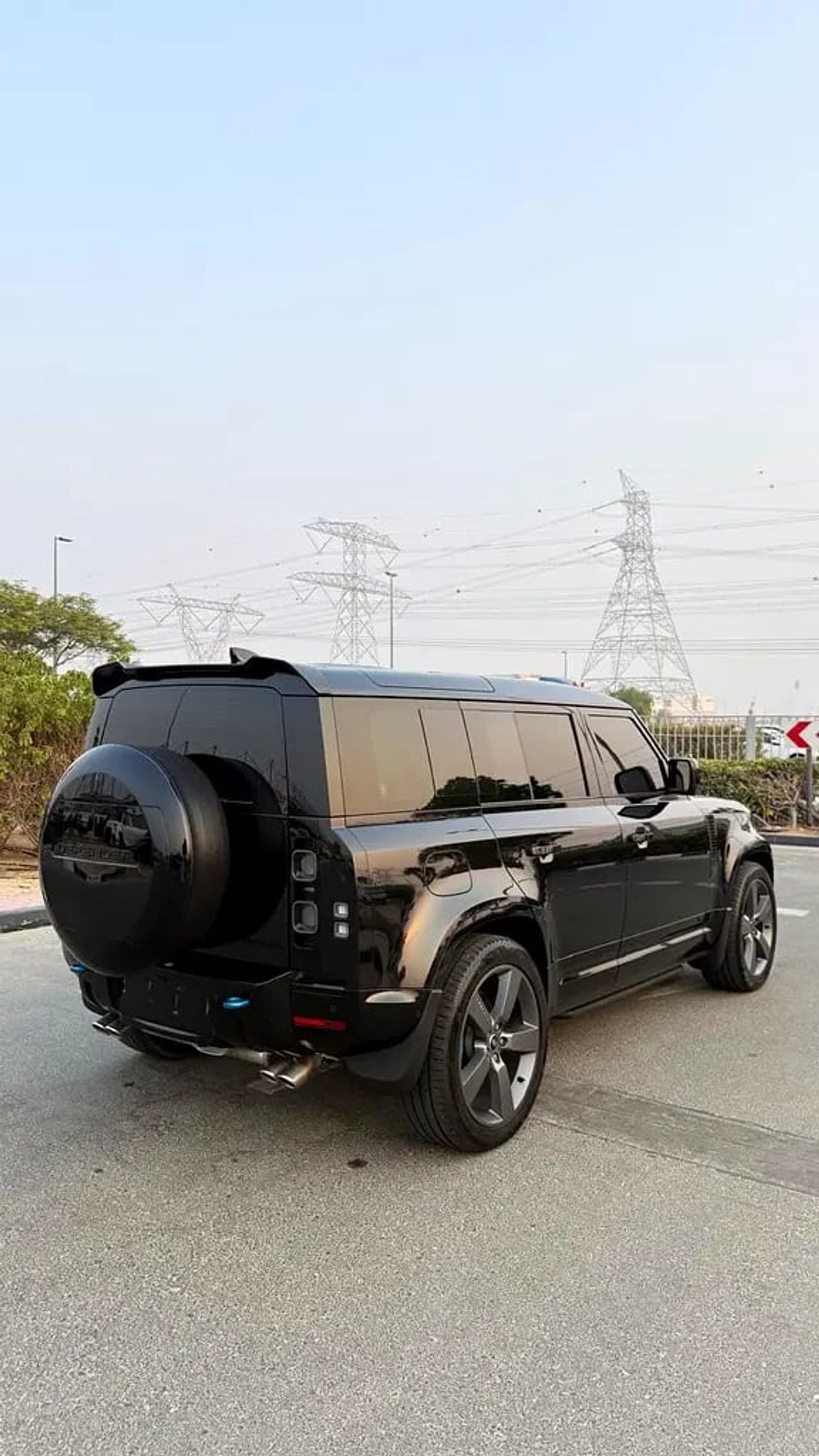 Land Rover Defender V8 P525 GCC 67000KM FULL SERVICE HISTORY DONE WITH AL TAYER