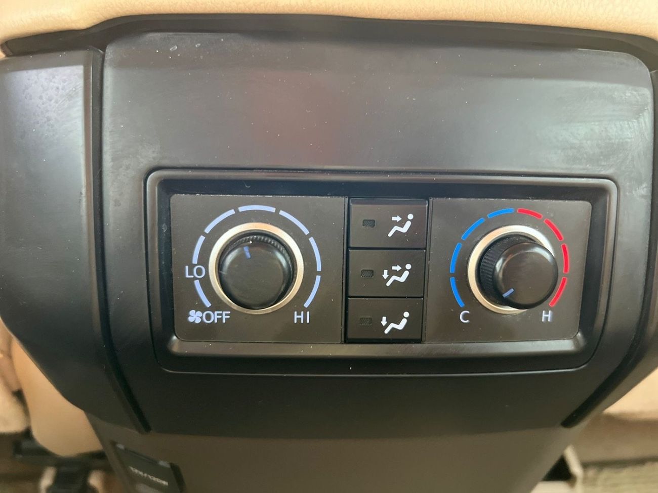 تويوتا برادو 2023 Toyota Prado TX 2.7L V4- AWD 4x4 - Full Screen - 3 key - No Accident - 7 Seater