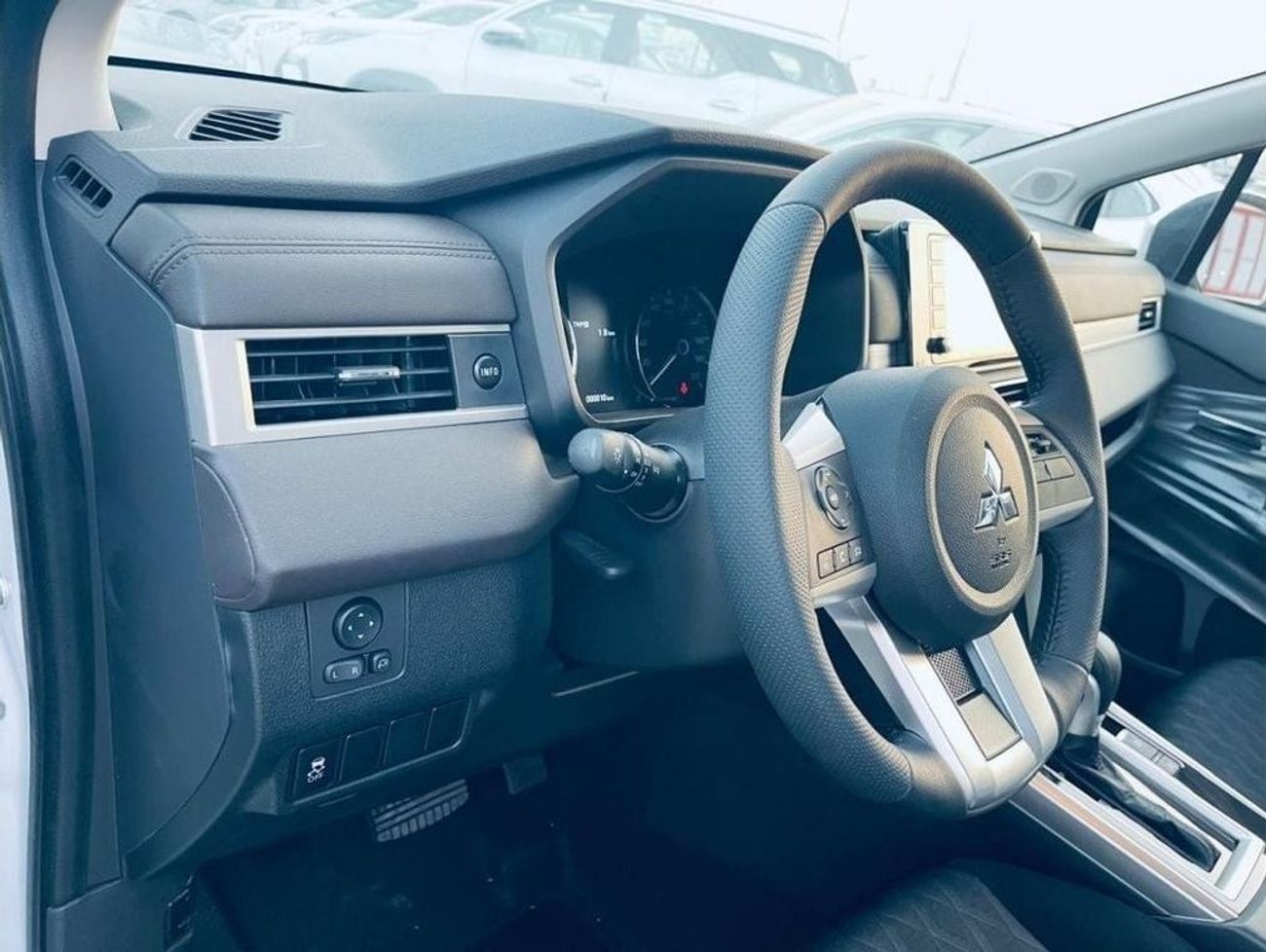 ميتسوبيشي إكسباندر MITSUBISHI XPANDER PREMIUM 1.5L 7 SEATS 2024