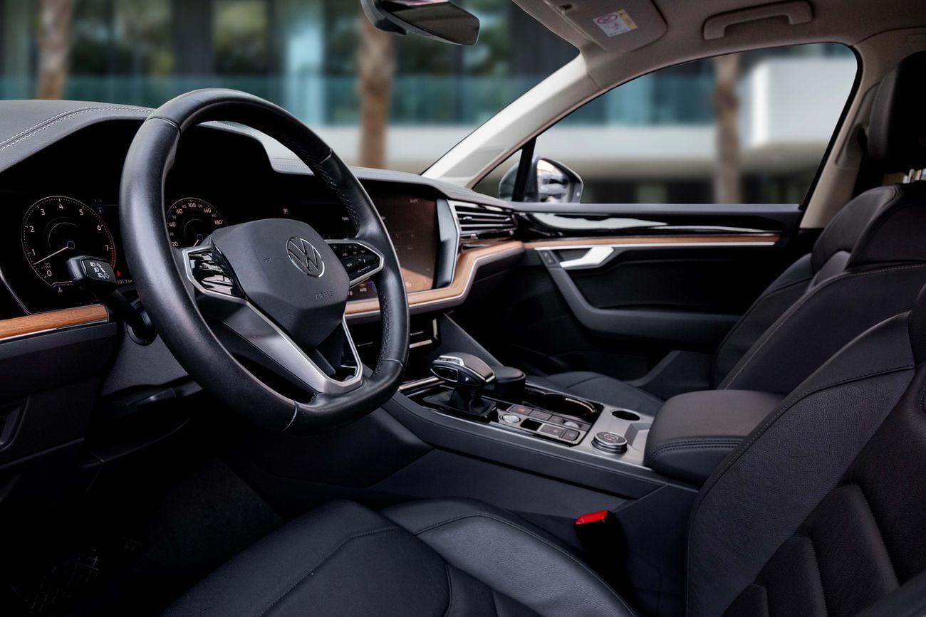 Volkswagen Touareg Touareg Atmosphere - Highline | 2,879 P.M | 0% Downpayment | LOW KMS!