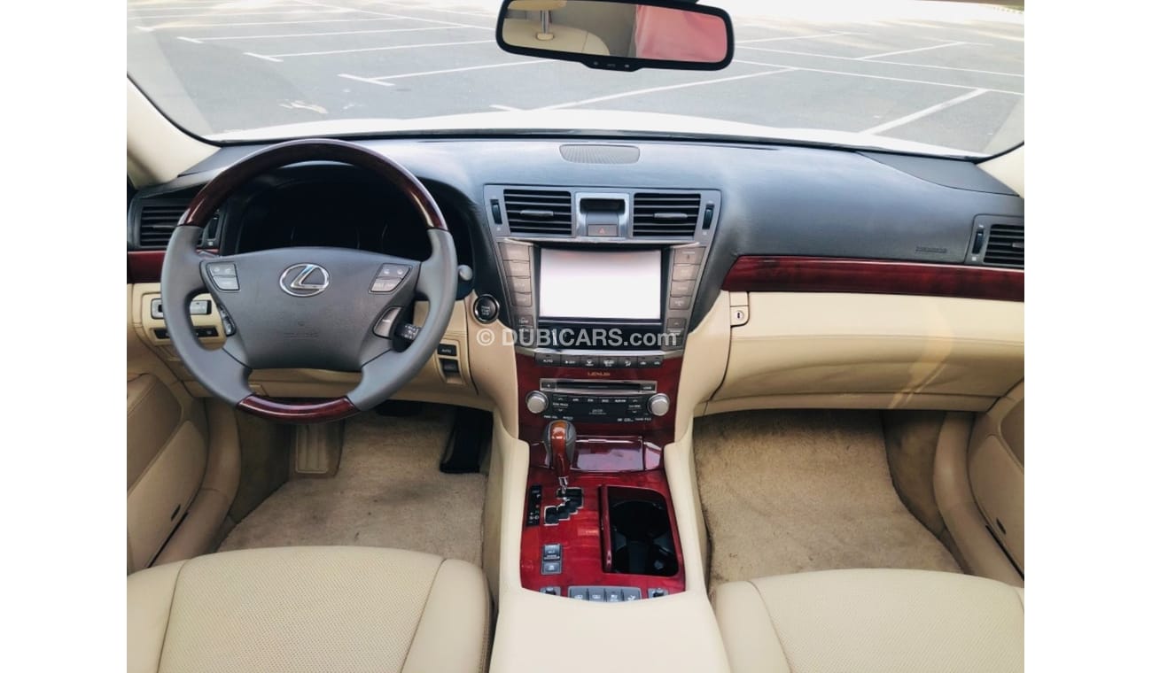 لكزس LS 460 لكزس Ls460 موديل 2012 خليجي حاله ممتازه من الداخل والخارج كراسي جلد ومثبت سرعه وتحكم كهربي كامل ونظا