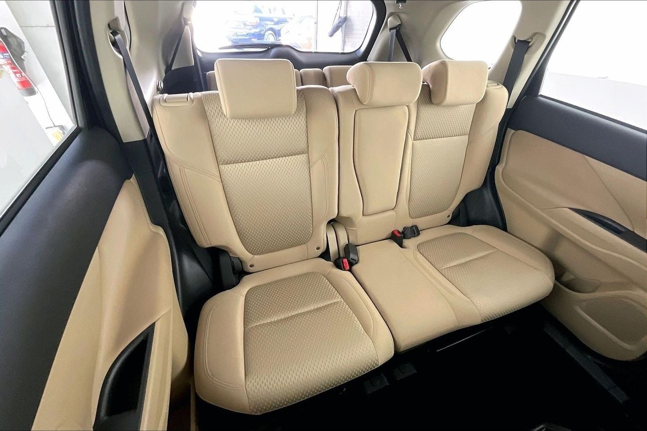 ميتسوبيشي آوتلاندر 2.5 GLX AUTO 4WD 7SEAT ML FABRIC SEATS | شامل الضمان | 0 ﺪﻔﻋﺓ ﺃﻮﻟﻯ