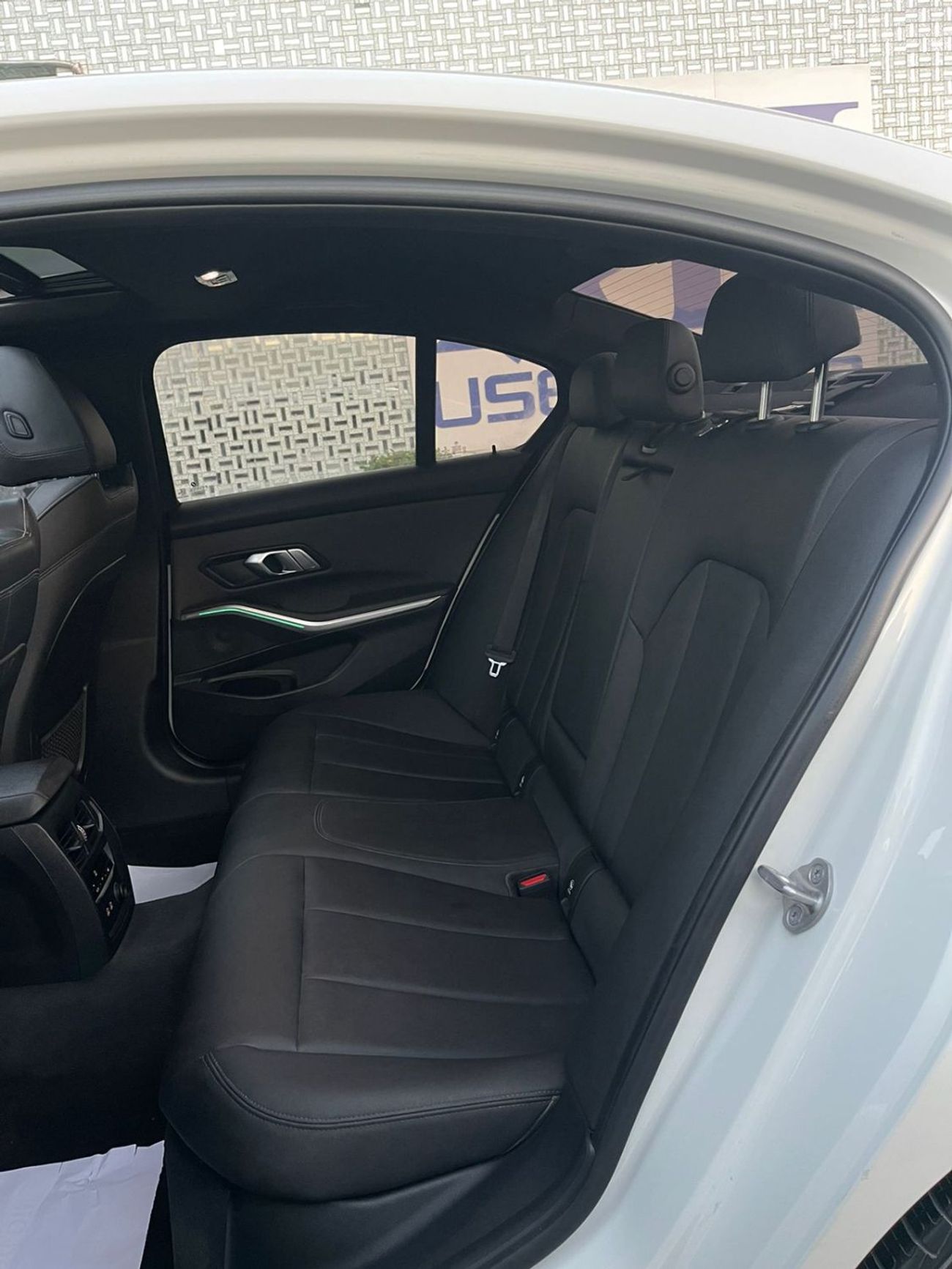 بي أم دبليو 330i