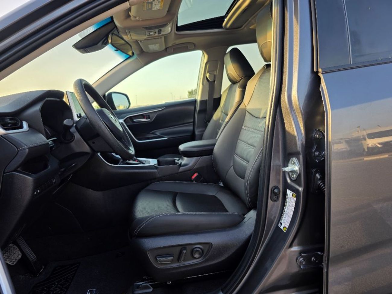 Toyota RAV4 2023 Model Full option sunroof, trunk automatic and leather seats