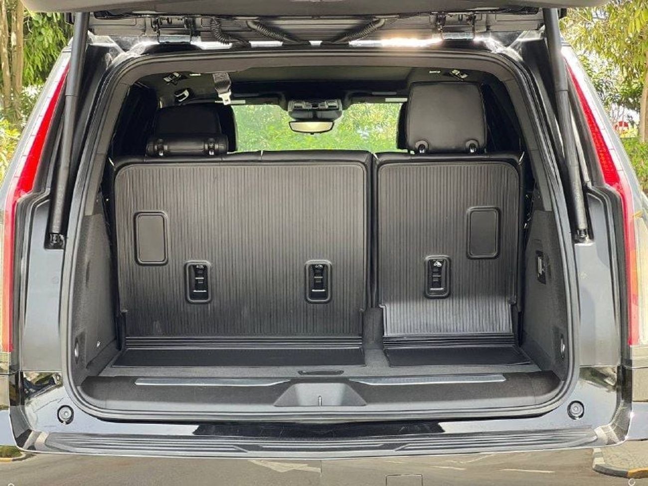 Cadillac Escalade Luxury 6.2L LUXURY PLATINUM 6.2L V8 PTR A/T // 2022 // FULL OPTION WITH RADAR , 360 CAMERA , HEADUP