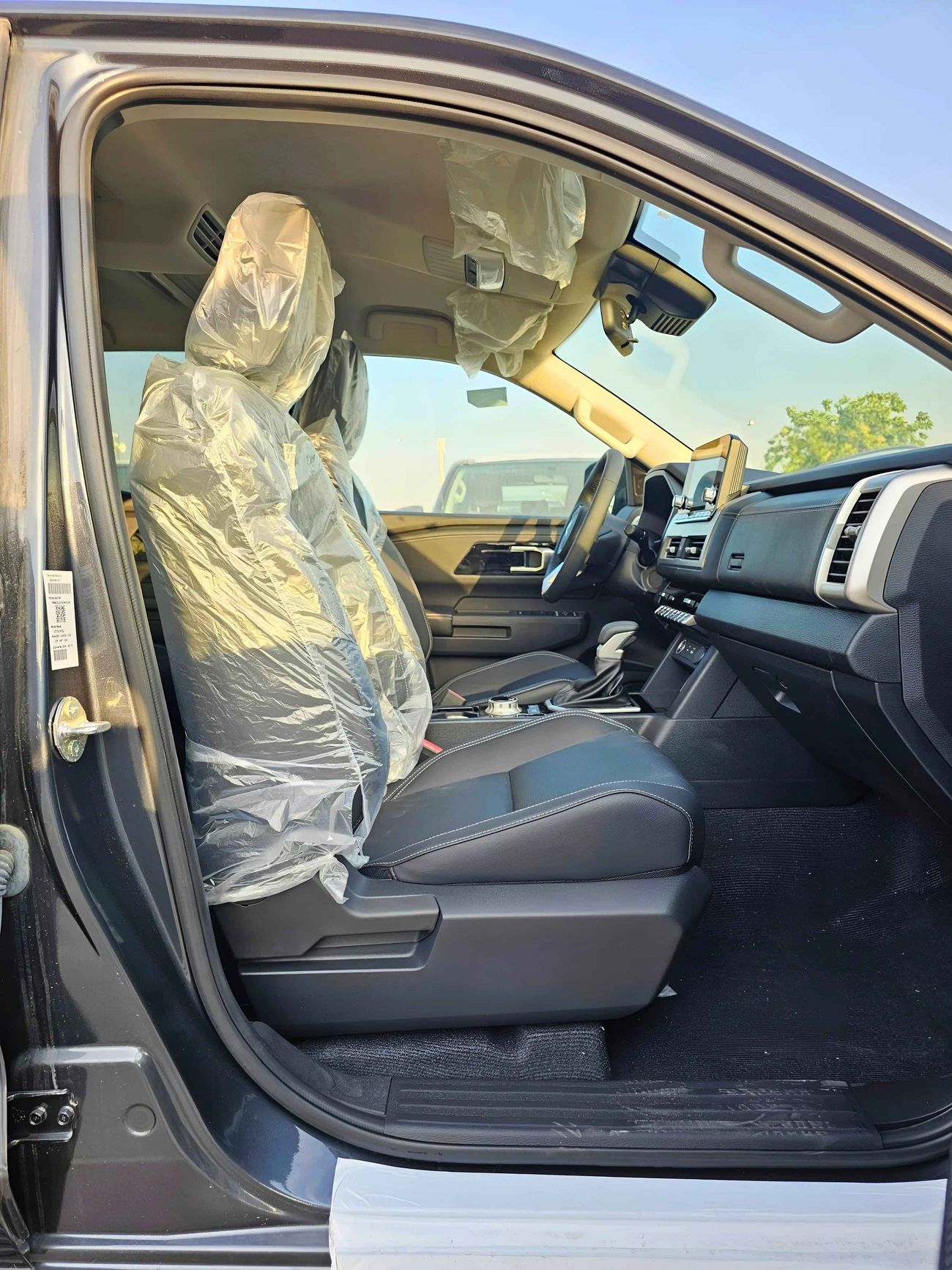 Mitsubishi L200 SPORTERO / 2.4L DSL/ A/T / FULL OPTION WITH BADGE/ 4WD (CODE # SPORTERO)