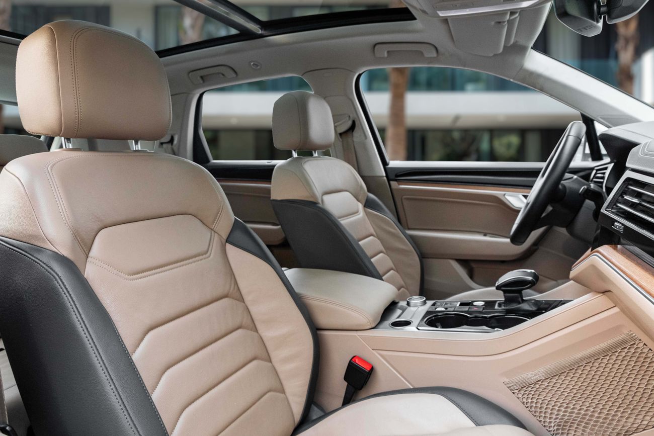 Volkswagen Touareg Touareg Atmosphere Highline | 2,742 P.M | 0% Downpayment | Low Kms | Warranty!