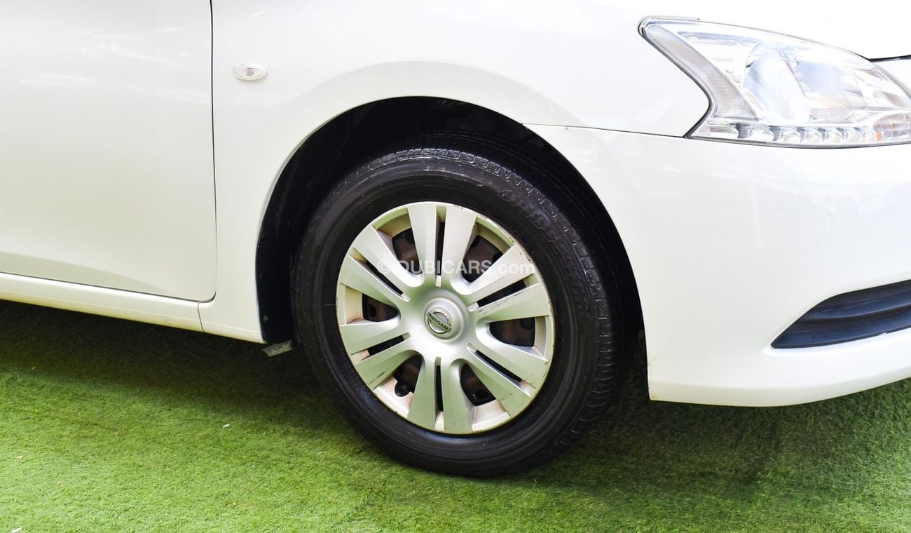 Nissan Sentra GCC, 2016 model, without accidents, white color, beige leather interior, Android screen, rear camera