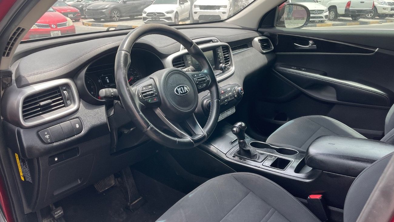 Kia Sorento Base 2.4L FWD