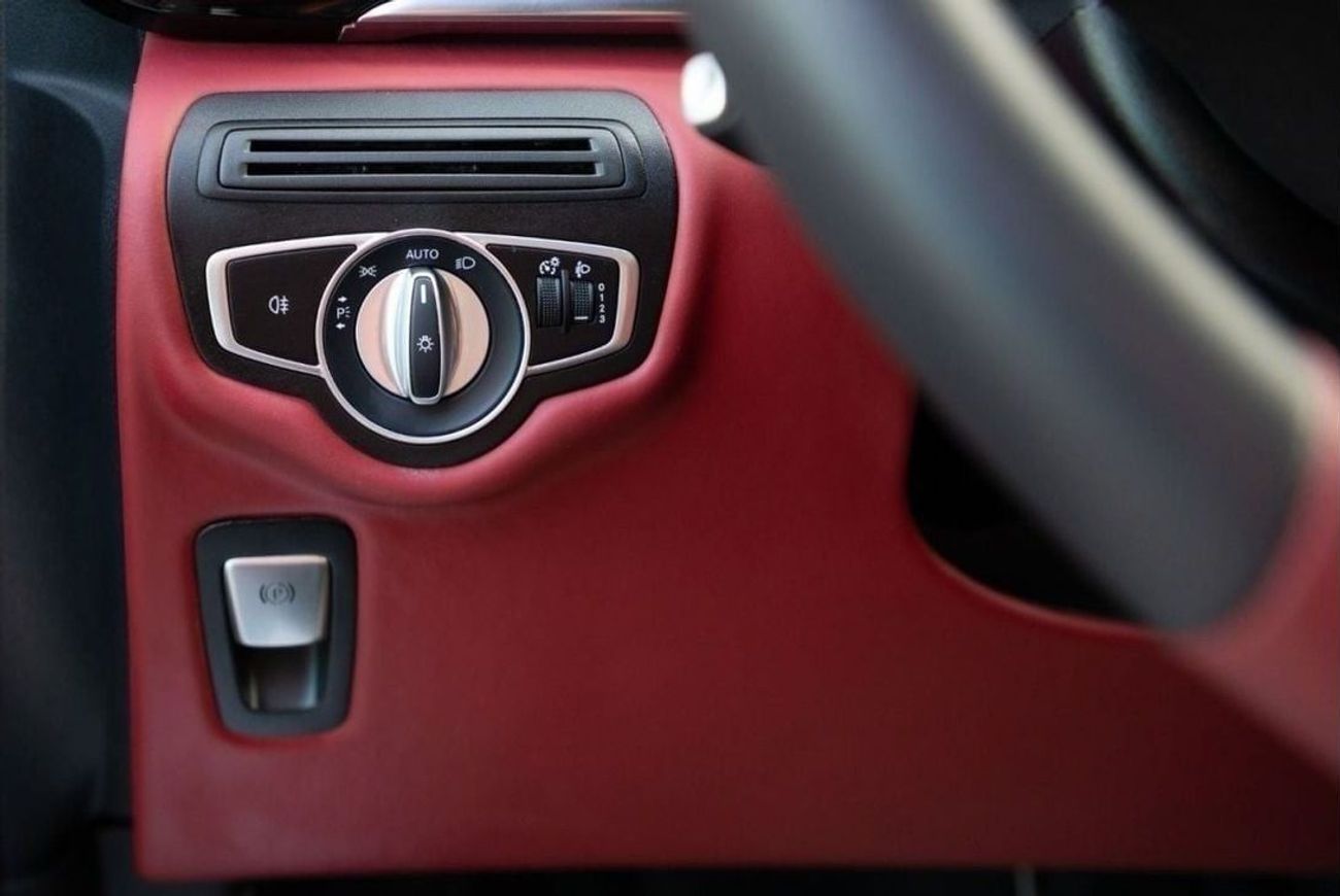 Mercedes-Benz V 250 2022 Mercedes Benz V250 VIP Luxury 2.0 - Black inside Dark Rose | Export Only