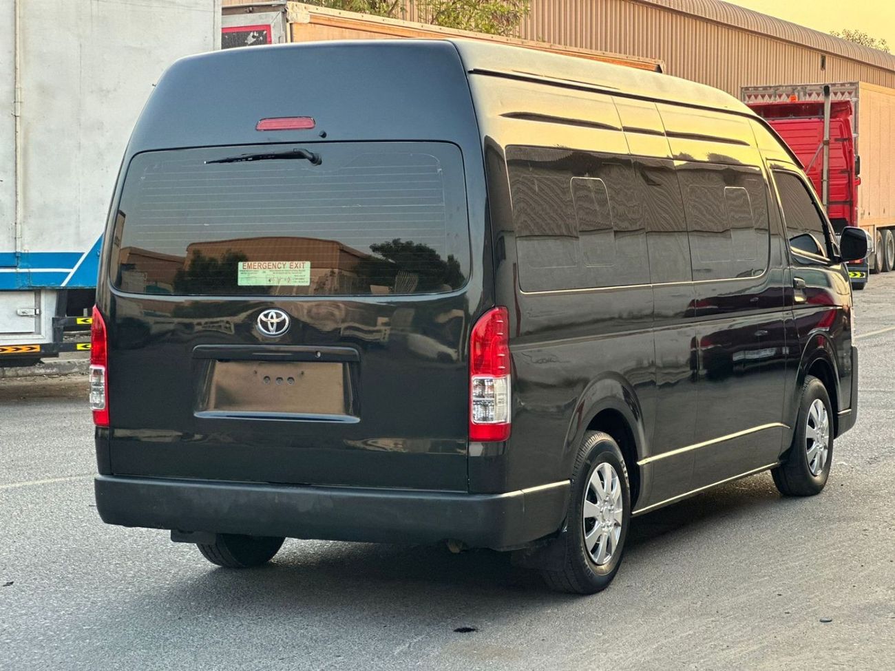 Toyota Hiace PREMIUM CONDITION | RHD | 3.0L DIESEL | 2015 | AIR CONDITIONER | 14 SEATERS