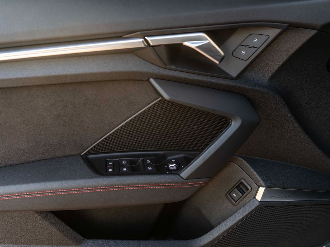 أودي RS3 TFSI quattro 2.5L Sportback