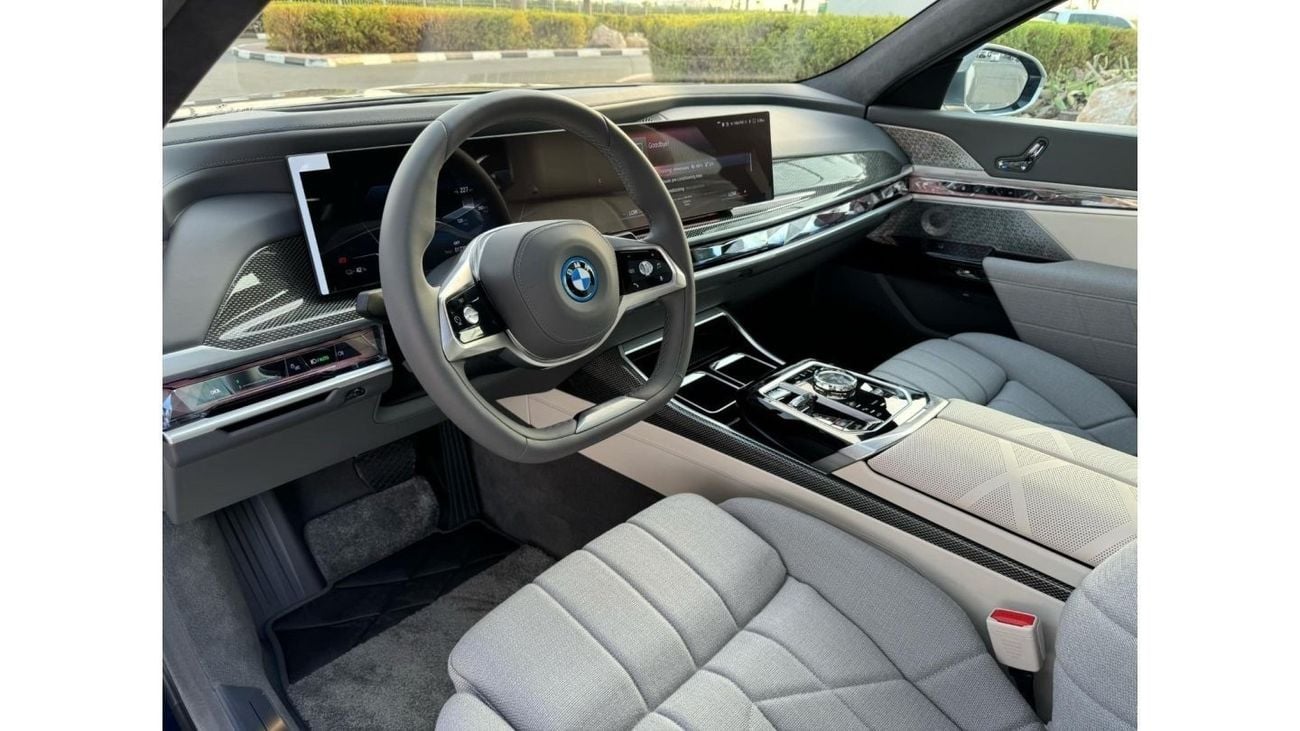 BMW i7 GCC SPEC UNDER WARRANTY AND SERVICE CONTRACT