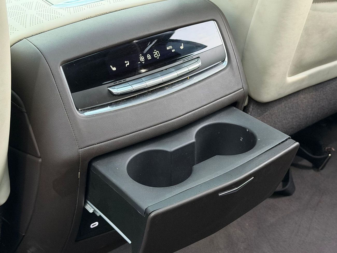 كاديلاك إسكالاد Premium Luxury 6.2L 4WD