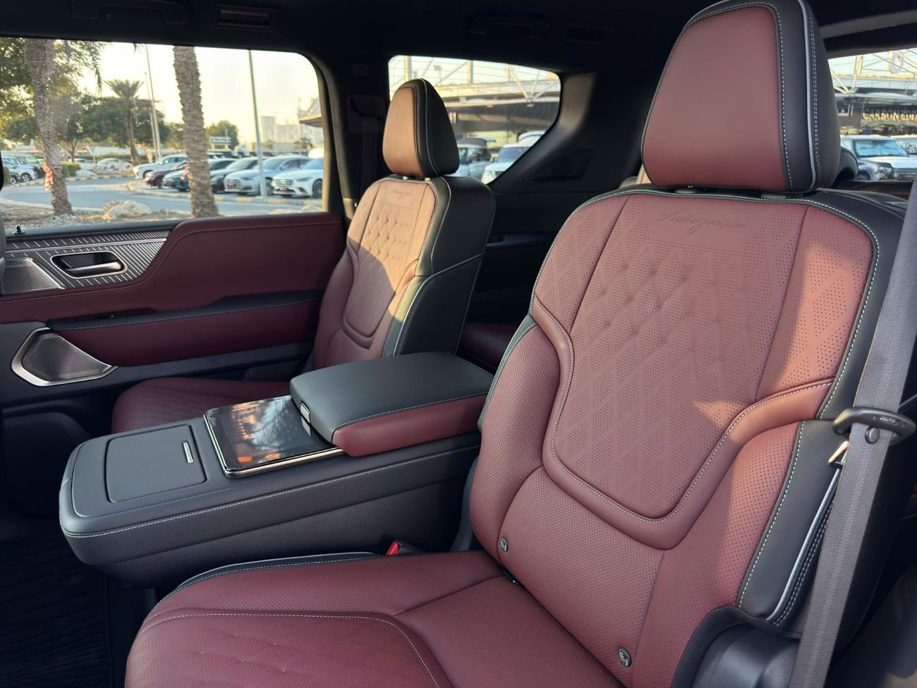 إنفينيتي QX80 Autograph Captain Chairs 3.5L