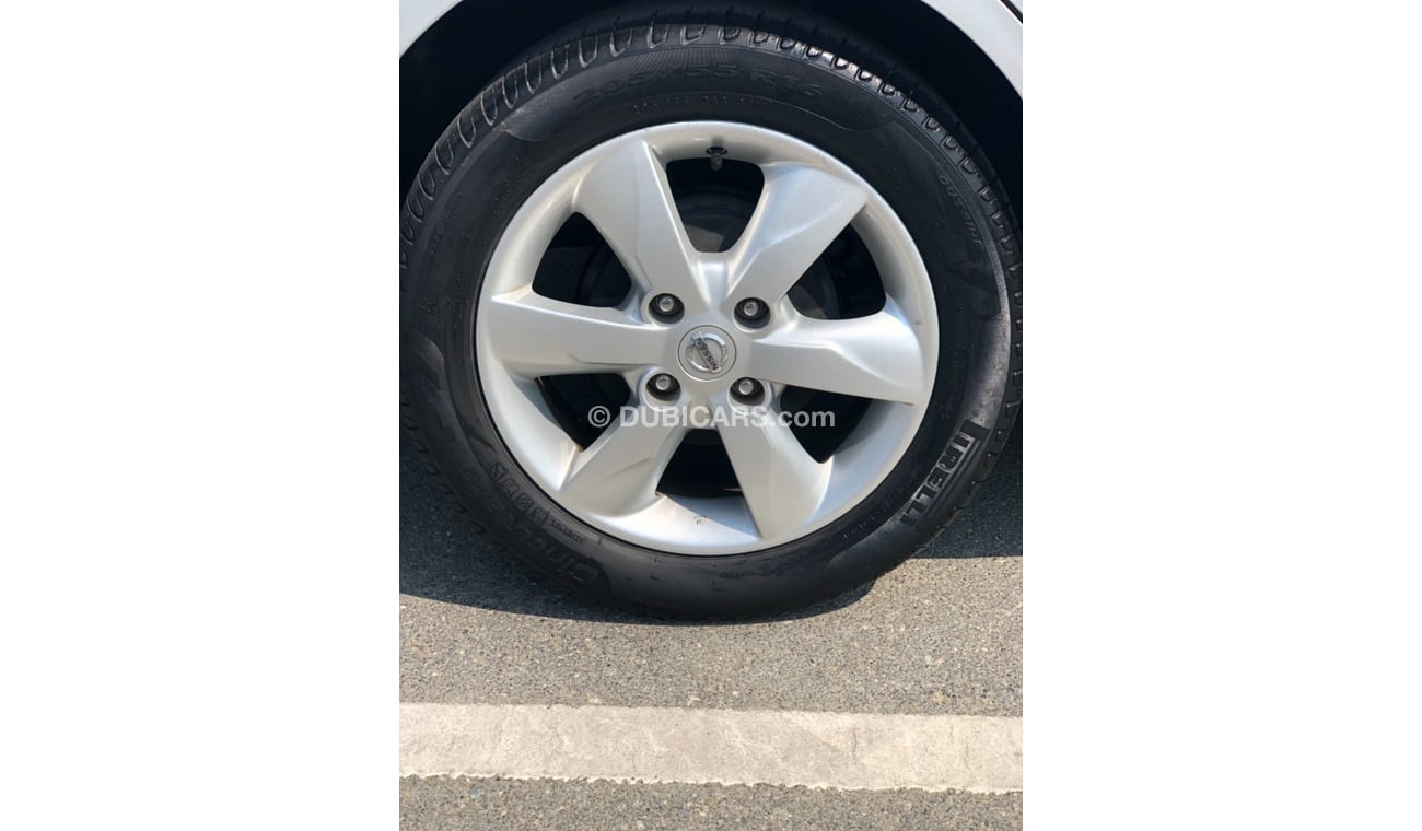 نيسان تيدا موديل 2012 خليجي فل مواصفات فتحه سقف مالك واحد من الوكاله مفتاحين فل مواصفات فتحه سقف