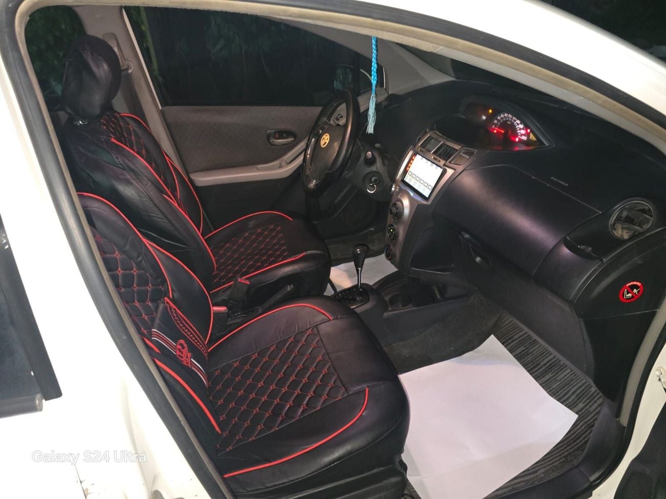 Toyota Yaris BASE
