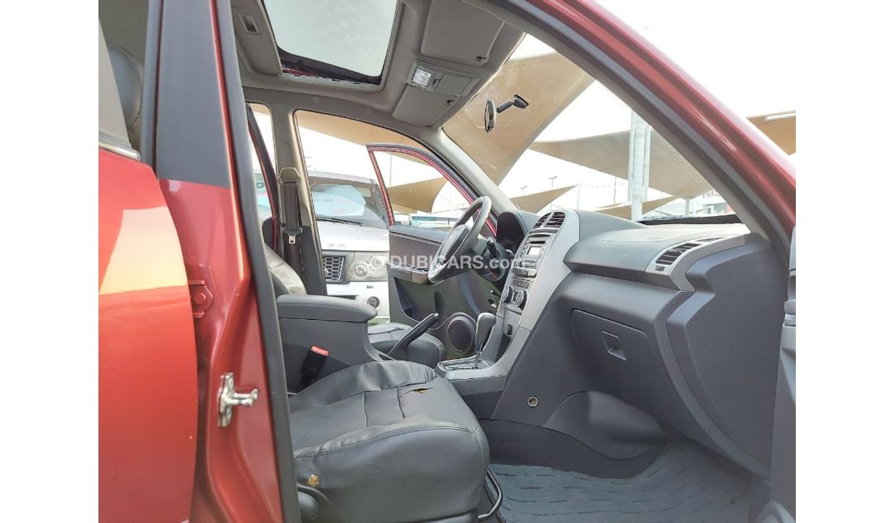 Chery Tiggo Model 2015 No. 1 red color inside beige leather hatch installed in excellent condition that does not