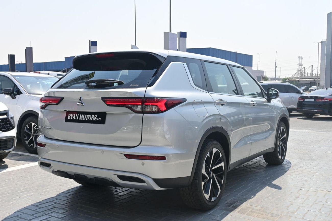 Mitsubishi Outlander Mitsubishi Outlander Hi-Line 2.5L Petrol 4WD, Model 2025, Color Silver