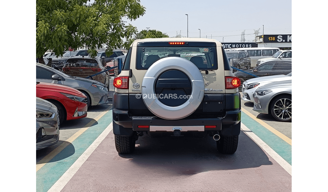 Toyota FJ Cruiser 4.0L PETROL / REAR CAMERA / DIFF LOCK / GCC SPECS / 4WD (CODE # 67859)