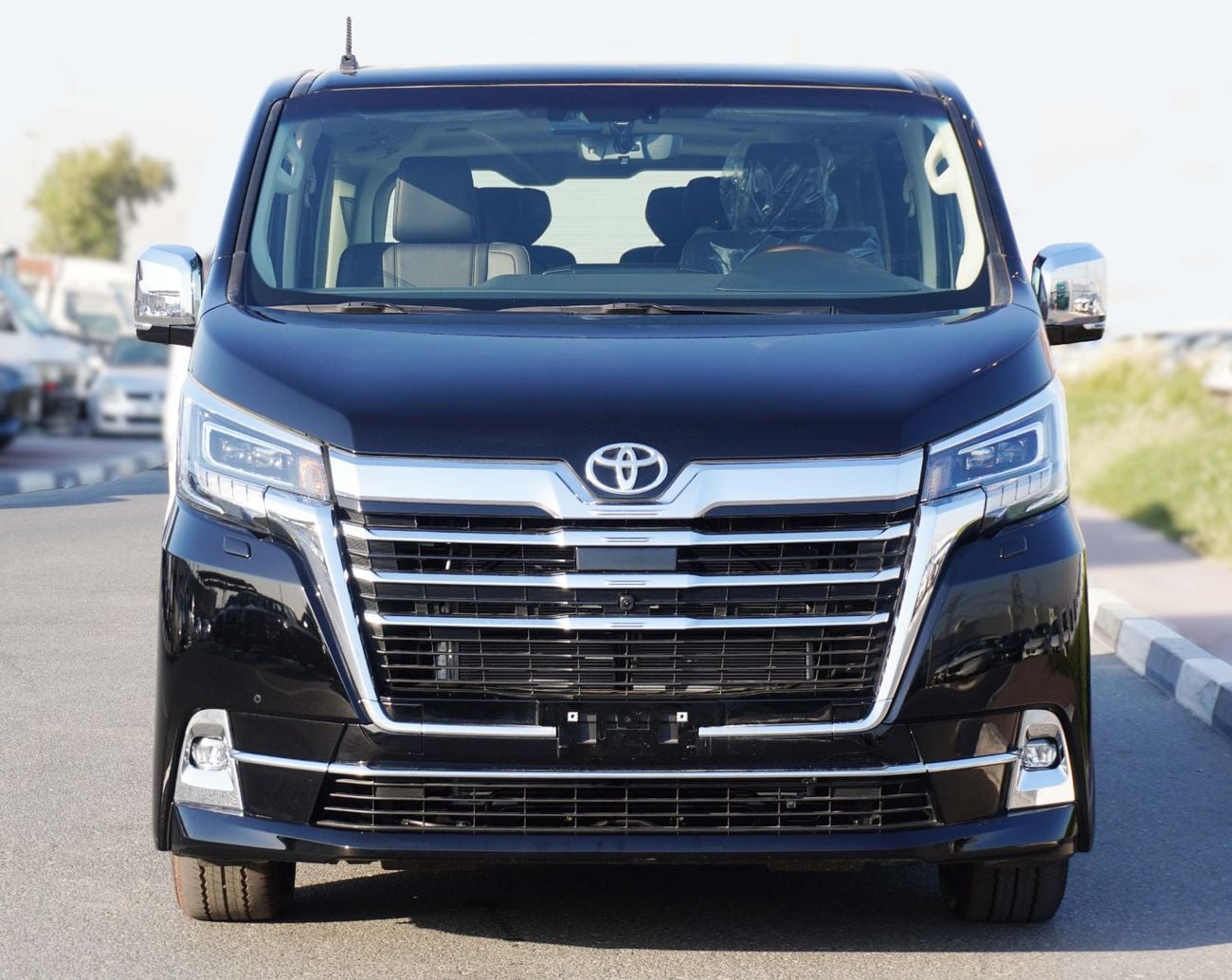 تويوتا جرافينا PREMIUM 3.5L LUXURY VAN 2026 MODEL