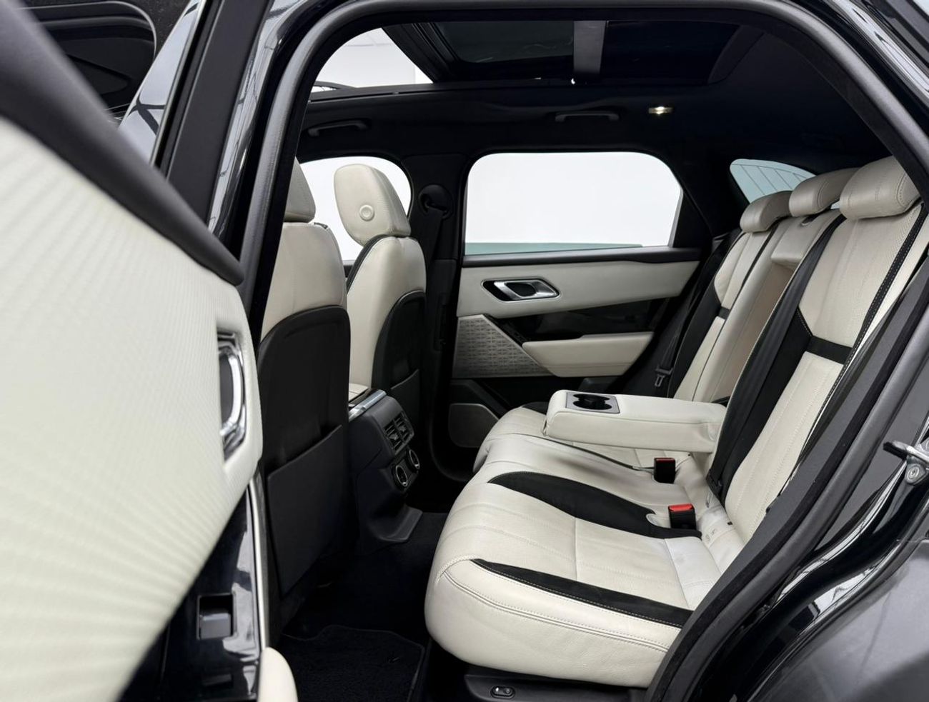 Land Rover Range Rover Velar P380 R-Dynamic 3.0L 2018 Range Rover Velar P380 R-Dynamic, Warranty, Fully Loaded, Excellent Conditi