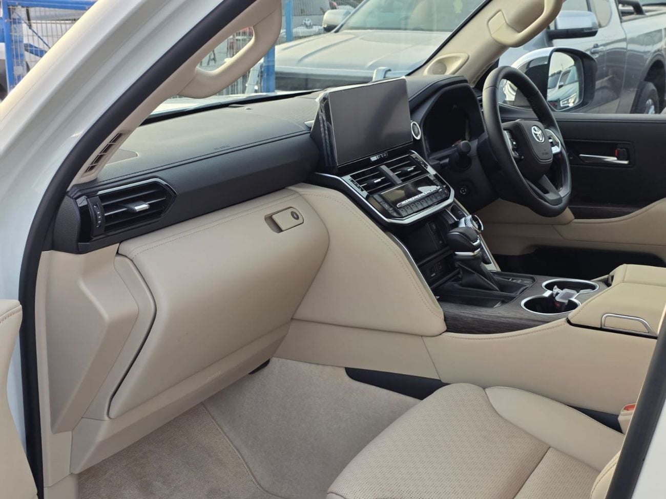 تويوتا لاند كروزر Brand New Toyota land cruiser LC300 ,SAHARA ,year 2025 ,Right Hand Drive ,Diesel 3.3L only For expor