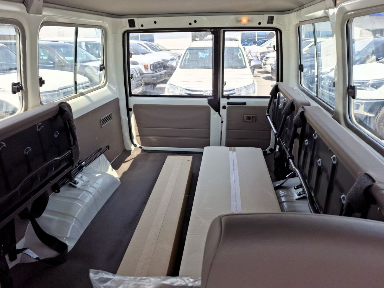 تويوتا لاند كروزر 70 Hardtop 4.0L 3 Door Automatic Petrol (Export Only)