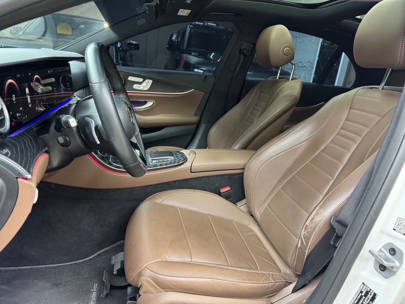 Mercedes-Benz E300 Premium + 2.0L