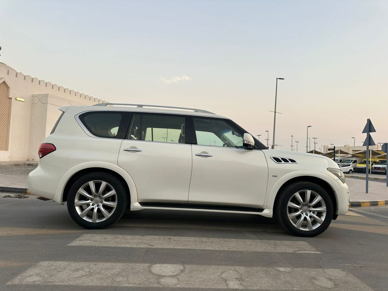 Infiniti QX80 Luxury 5.6L