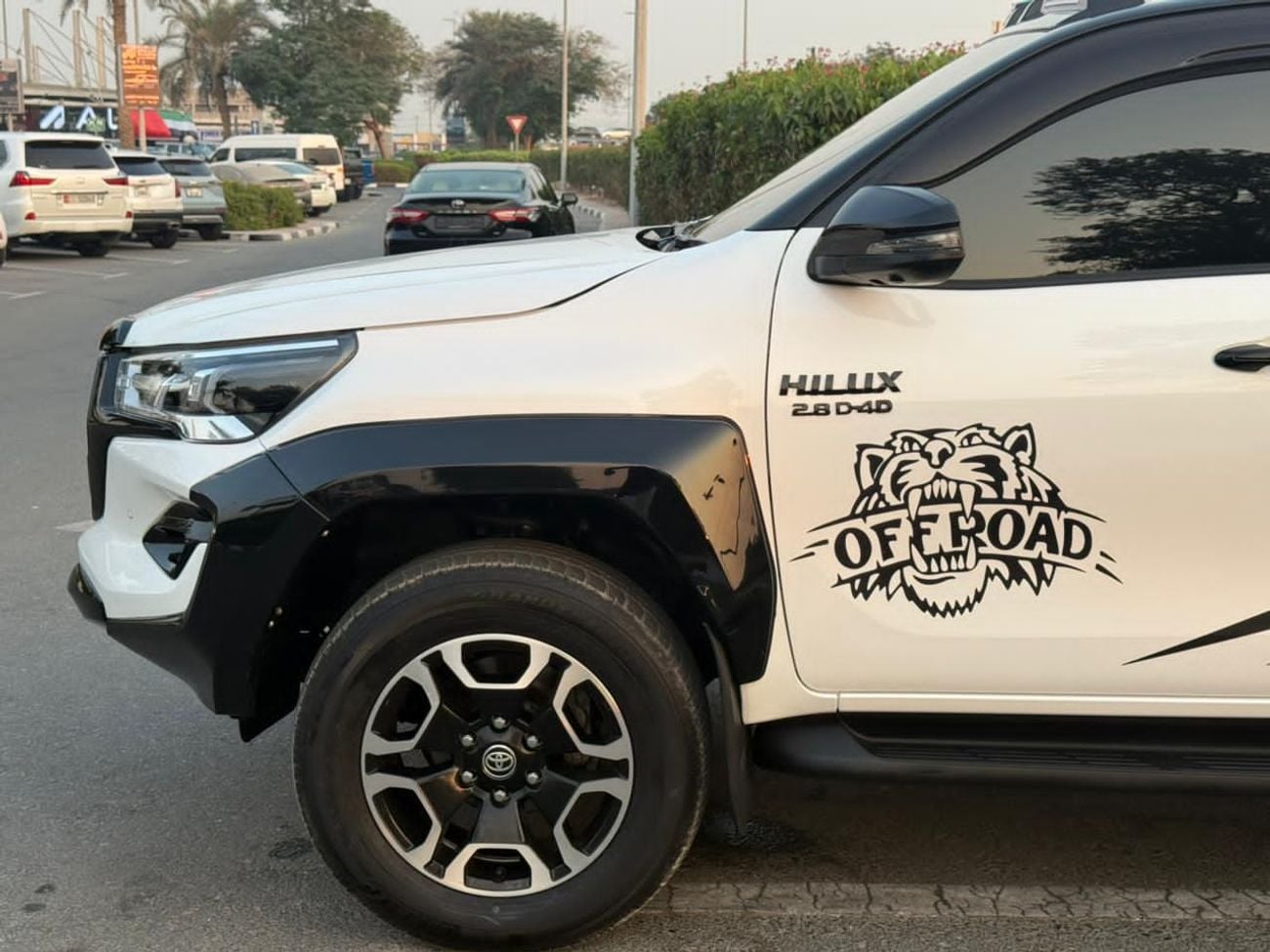 تويوتا هيلوكس TOYOTA HILUX PICK UP SR5 GR SEATS 2024 WHITE 4WD AT DIESEL = RIGHT HAND