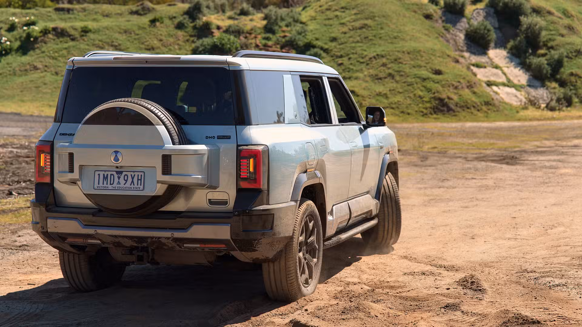 Denza B8 exterior - Rear Profile