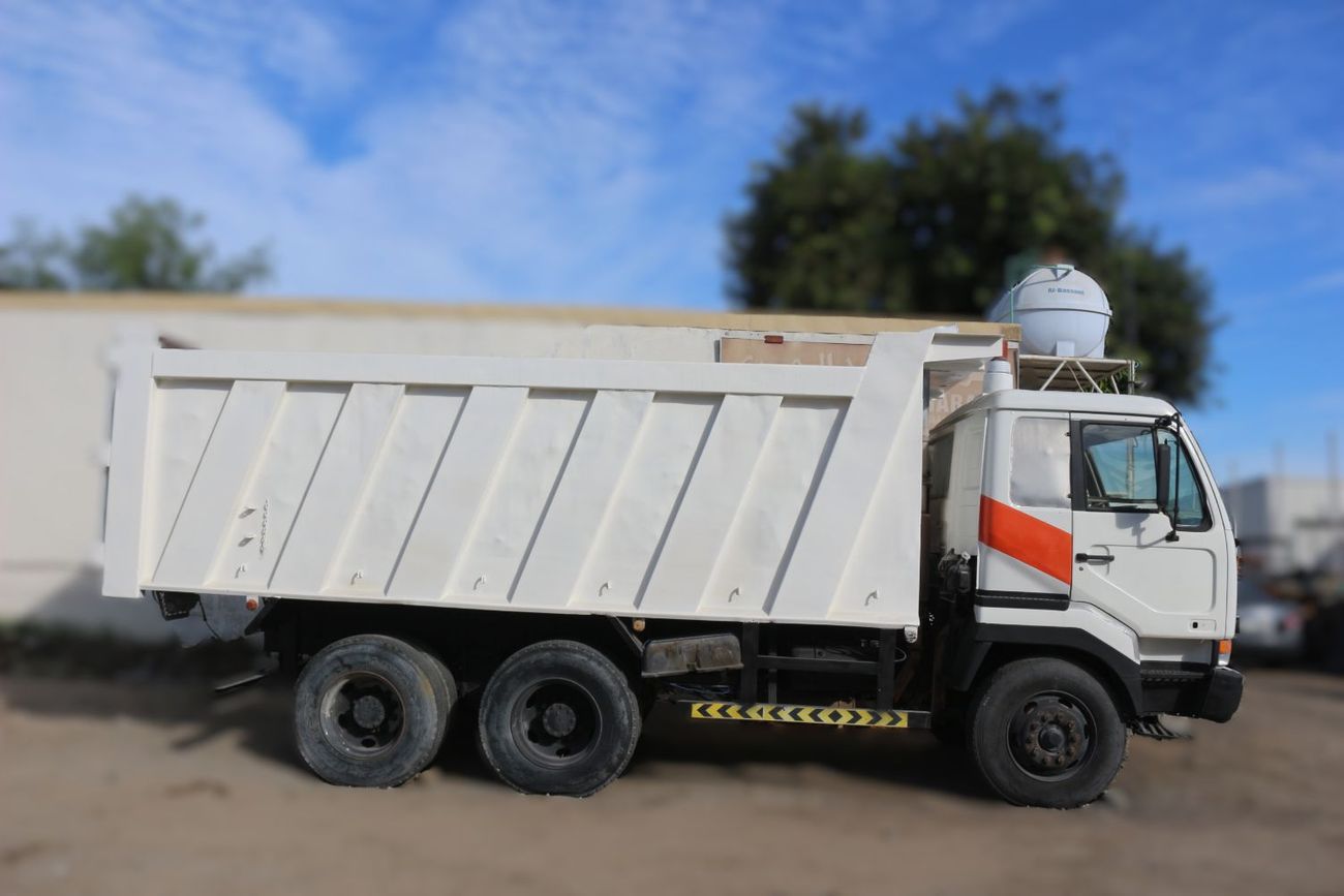 Nissan MK210 NISSAN L6 290 LONG CHASSIS 6X4 TIPPER MODEL 1997