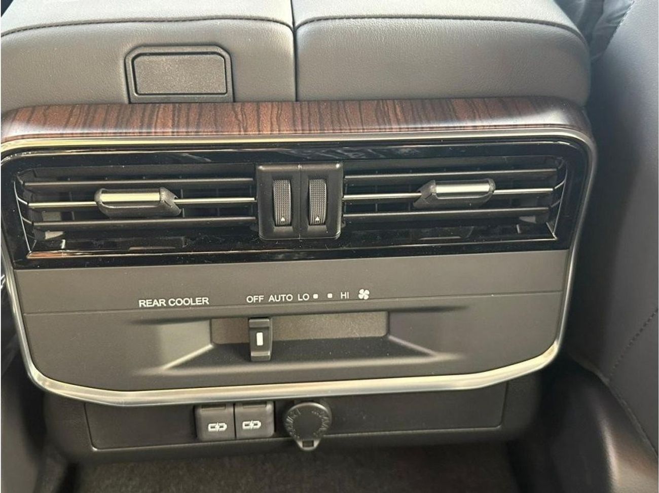 تويوتا لاند كروزر 3.3L DIESEL GXR TW TWIN TURBO AUTO TRANSMISSION