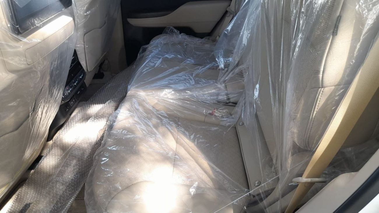 تويوتا لاند كروزر ZX FULL OPTIONS PETROL 7 SEATER TOP RANGE COMPLETE