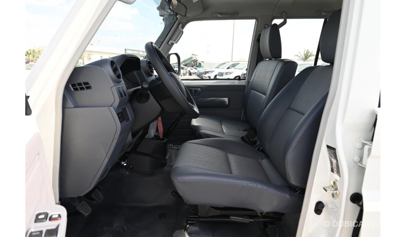 Toyota Land Cruiser Pick Up Double Cab V8 4.5L Diesel 4WD Manual Transmission - Euro 5