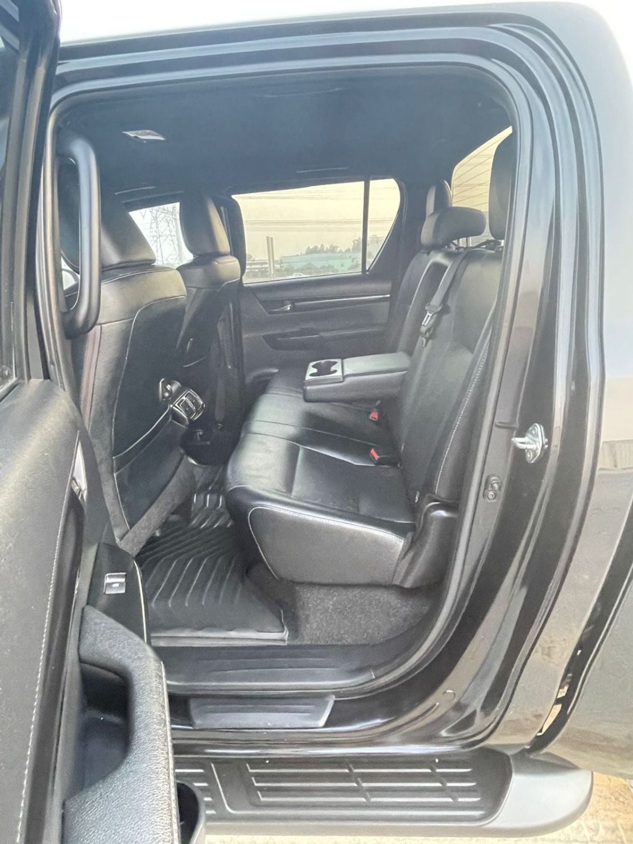 Toyota Hilux GLX RIGHT HAND VEHICLE ONLY FOR EXPORT MT