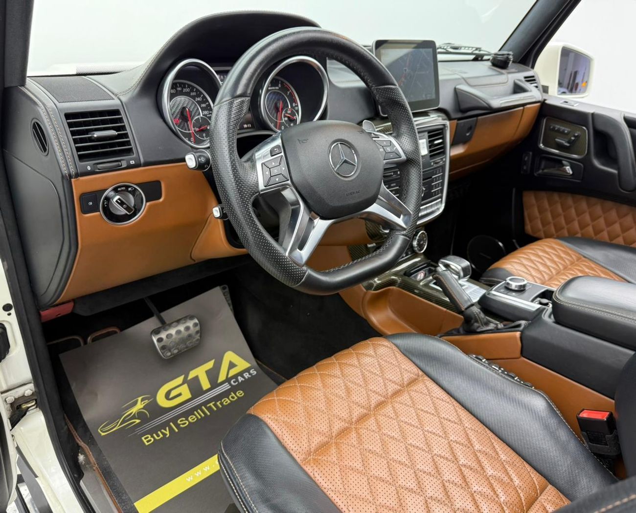 Mercedes-Benz G 63 AMG Std 5.5L 2017 Mercedes Benz G63 AMG, Full Service History, Carbon Fiber Interior, Excellent Conditio