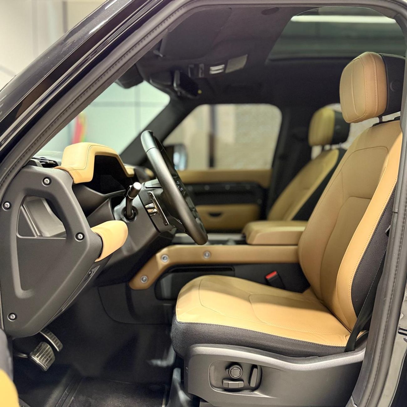 لاند روفر ديفندر 110 X P525 5.0L