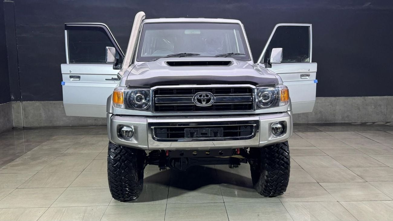 تويوتا لاند كروزر 70 DIESEL 5 DOORS HARDTOP 2013 MODEL RIGHT HAND DRIVE