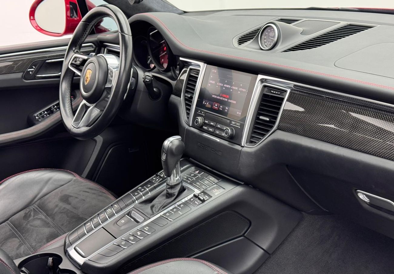 بورش ماكان GTS 3.0L (360 HP) 2017 Porsche Macan GTS, Service History, Excellent Condition, GCC